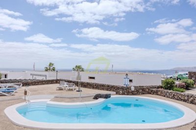 2 bedroom apartment with stunning  pool views in Puerto del Carmen