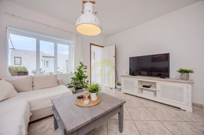 Corner Apartment on a calm community with garden views