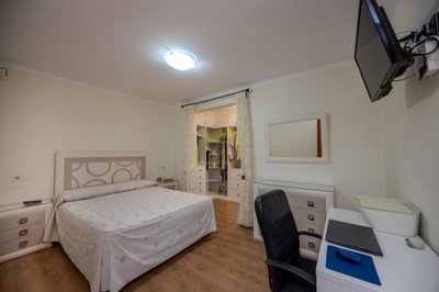 Immaculately maintained semi detached home with sea views in Playa Honda