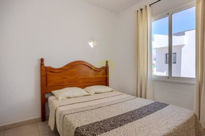 Lovely first floor apartment with south facing balcony in peaceful area