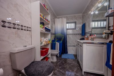 Detached house just a stone’s throw from the sea and natural pools