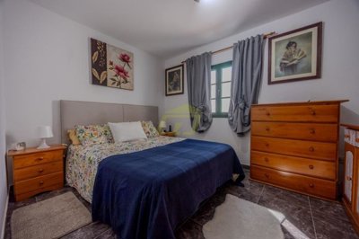 Detached house just a stone’s throw from the sea and natural pools