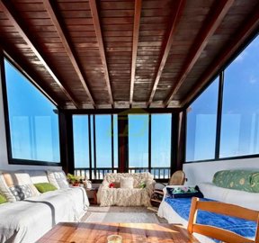 Detached house just a stone’s throw from the sea and natural pools