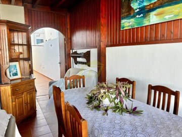 Detached house just a stone’s throw from the sea and natural pools