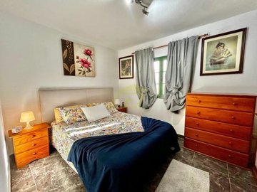 Detached house just a stone’s throw from the sea and natural pools