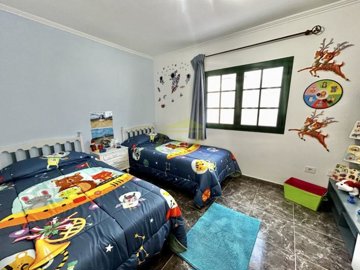 Detached house just a stone’s throw from the sea and natural pools