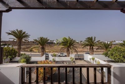 Large Family home with extra accommodation and private swimming pool