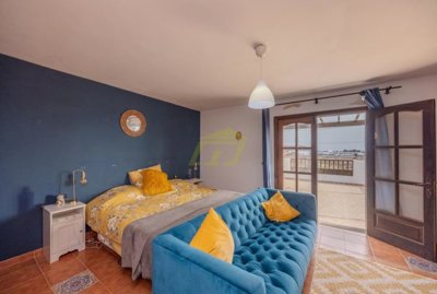 Large Family home with extra accommodation and private swimming pool