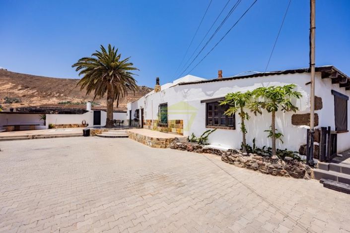 Image No.2-7 Bed Villa for sale