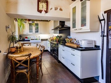 5 Bedroom country home, 2-bedroom apartment, private pool, plot and more in Tinajo