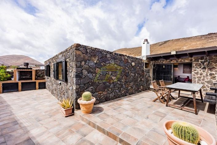 Image No.9-7 Bed Villa for sale