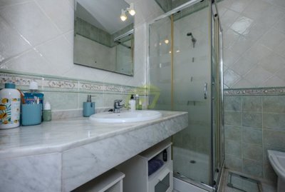 Spacious 3 bedroom semi detached home walking distance to amenities