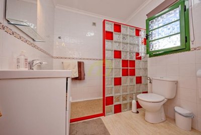 Exclusive villa with communal pool in Playa Blanca for sale