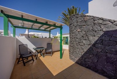 Exclusive villa with communal pool in Playa Blanca for sale