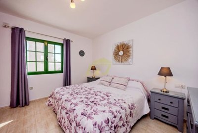 Exclusive villa with communal pool in Playa Blanca for sale