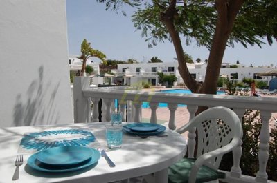 A stunning apartment with pool and sea views