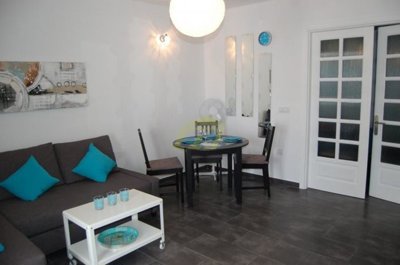 A stunning apartment with pool and sea views