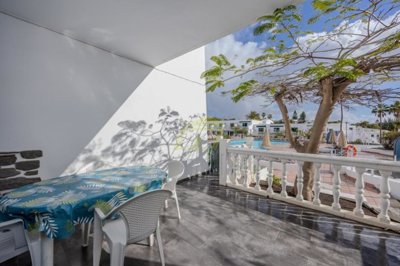 A stunning apartment with pool and sea views