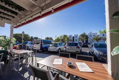 Thriving business opportunity in central high footfall area - Fully setup