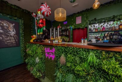 Thriving business opportunity in central high footfall area - Fully setup