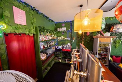 Thriving business opportunity in central high footfall area - Fully setup