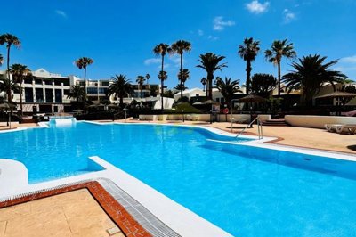 Sea view studio apartment with communal pool