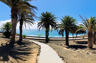 Sea view studio apartment with communal pool