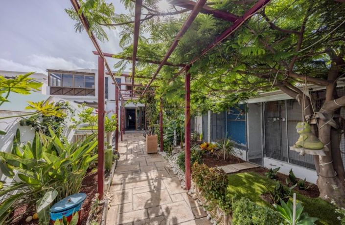 Image No.2-4 Bed Villa for sale