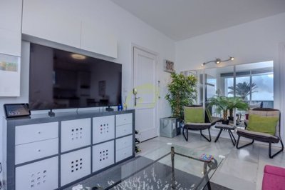 1 bedroom apartment in Nautilus complex with sea views