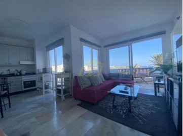 1 bedroom apartment in Nautilus complex with sea views
