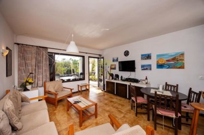 A spacious 2 bedroom property minutes from the ocean in Puerto del Carmen