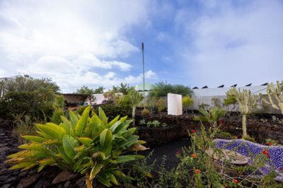 A spacious 2 bedroom property minutes from the ocean in Puerto del Carmen