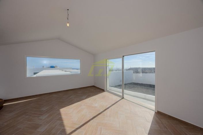 Image No.2-6 Bed Villa for sale