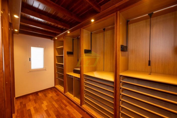 Image No.25-6 Bed Villa for sale