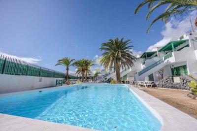 Immaculately refurbished 1 bedroom ground floor apartment with communal pool