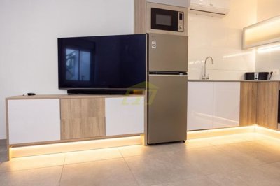 Immaculately refurbished 1 bedroom ground floor apartment with communal pool