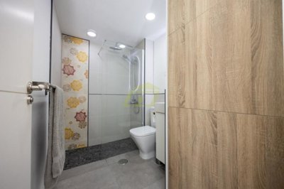 Immaculately refurbished 1 bedroom ground floor apartment with communal pool