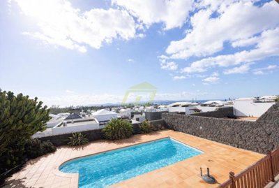 Elevated 4 bedroom villa with stunning ocean & Fuerteventura views in Playa Blanca