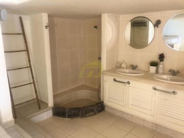 Beautiful 3 bedroom family villa with mature gardens private swimming pool and apartment in Nazaret