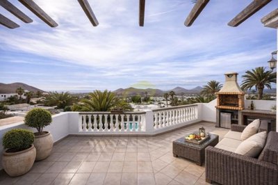 Beautiful 3 bedroom family villa with mature gardens private swimming pool and apartment in Nazaret