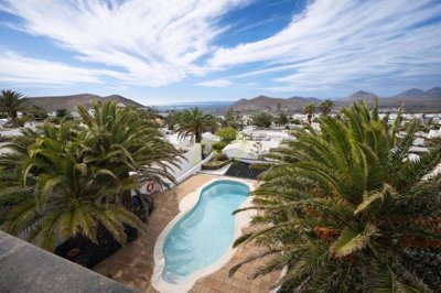 Beautiful 3 bedroom family villa with mature gardens private swimming pool and apartment in Nazaret