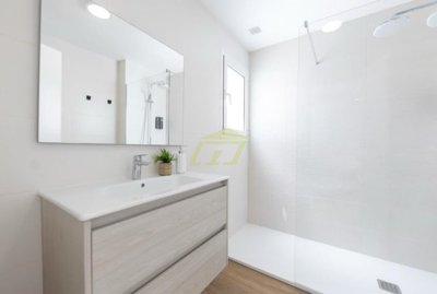 Contemporary south facing villa with roof terrace and 360º views in Playa Blanca