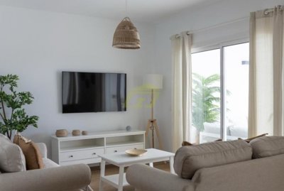 Contemporary south facing villa with roof terrace and 360º views in Playa Blanca