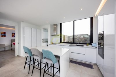 Modern 4-Bed Family Home Just Minutes from Tías Town and Puerto del Carmen