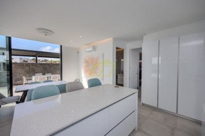 Modern 4-Bed Family Home Just Minutes from Tías Town and Puerto del Carmen