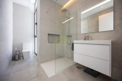 Modern 4-Bed Family Home Just Minutes from Tías Town and Puerto del Carmen