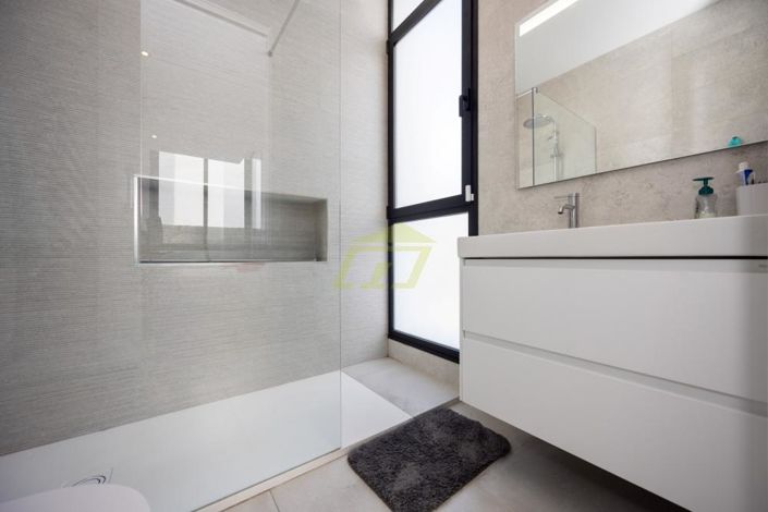 Image No.17-4 Bed Villa for sale