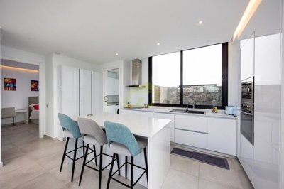 Modern 4-Bed Family Home Just Minutes from Tías Town and Puerto del Carmen