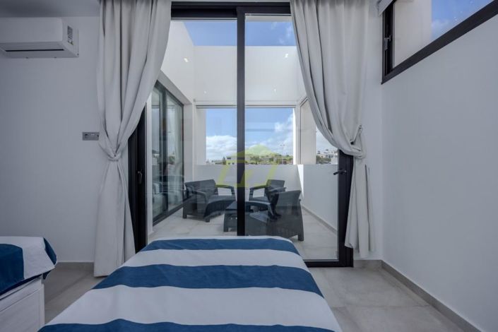 Image No.24-4 Bed Villa for sale