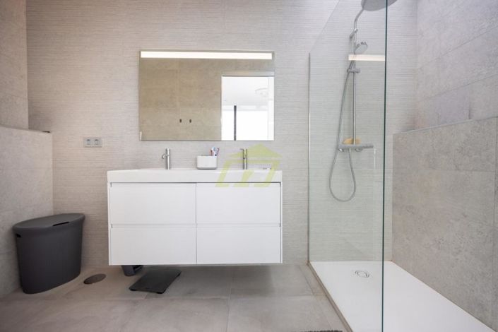 Image No.28-4 Bed Villa for sale